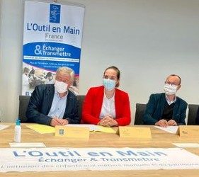 Signature convention l'outil en main 2021-2022